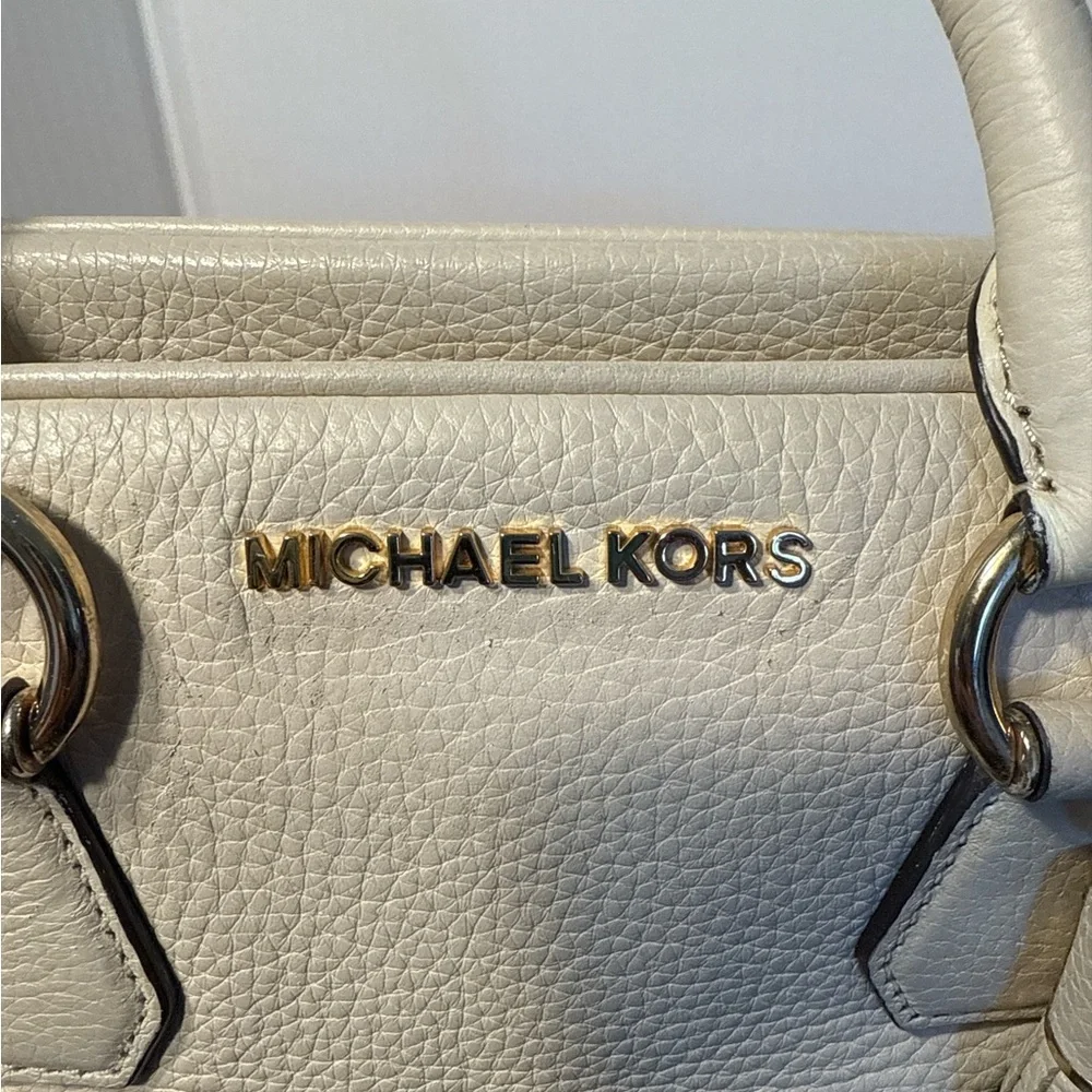 Michael Kors White Leathe Bag with Tassel - Picture 7 of 7